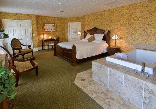 Big Tree Inn image 13