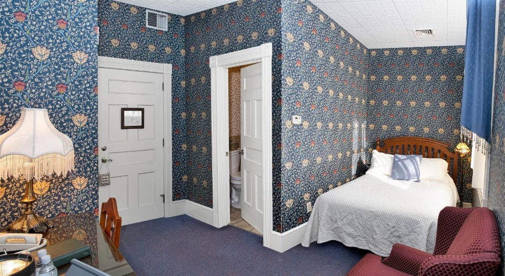 Big Tree Inn Main image