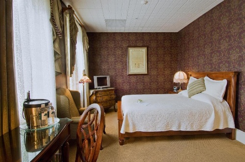 Big Tree Inn image 9